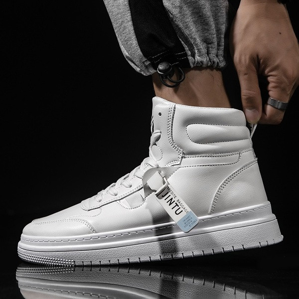 Talveks sobivad musta värvi ökonahast paeltega meeste tossud