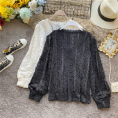 Naiste kaasaegne särk spitsikaelusega ja nööpidega lai mudel