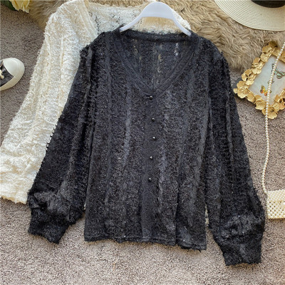 Naiste kaasaegne särk spitsikaelusega ja nööpidega lai mudel