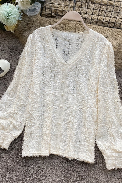 Naiste kaasaegne särk spitsikaelusega ja nööpidega lai mudel