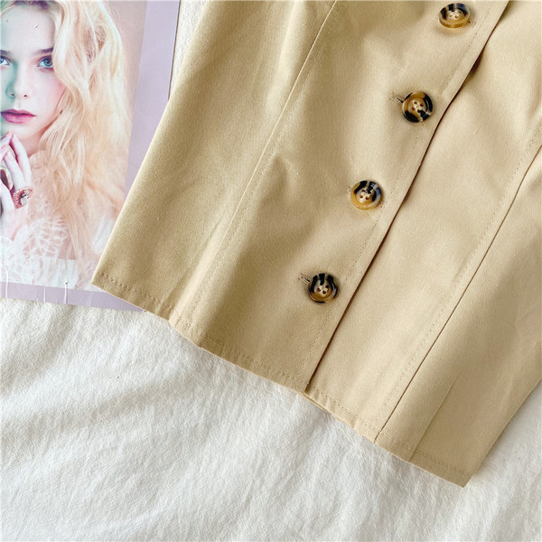 Modern női rövid mellszoba gombokkal