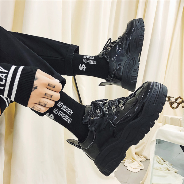 Paelte ja kõrge tallaga meeste lakknahast tossud