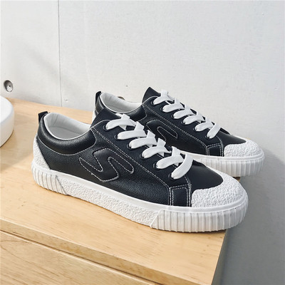 Férfi bőr tornacipő lapos talppal és fűzővel