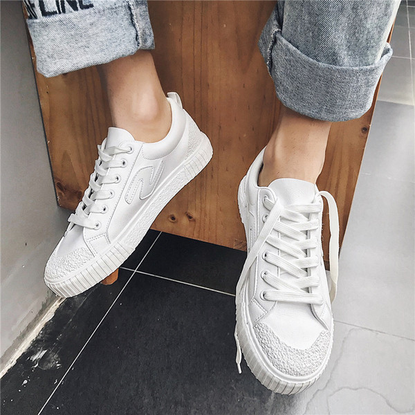 Férfi bőr tornacipő lapos talppal és fűzővel