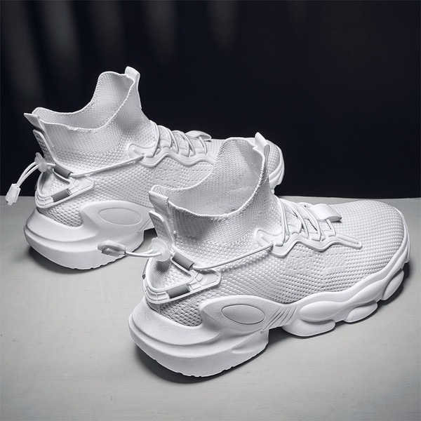 Sport és alkalmi tornacipő durva talppal és fűzővel