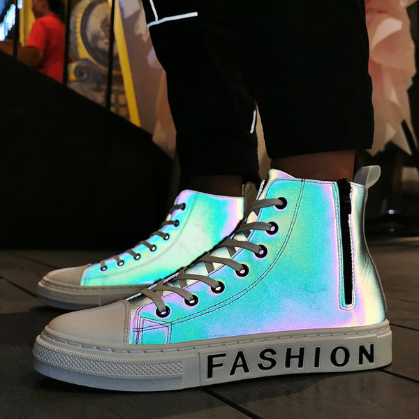 Kõrge mudeliga nahast tossud paelte ja lukuga