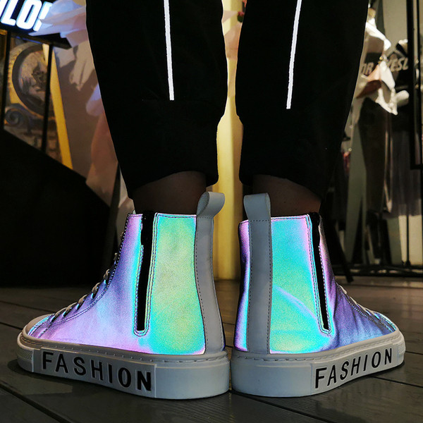 Kõrge mudeliga nahast tossud paelte ja lukuga