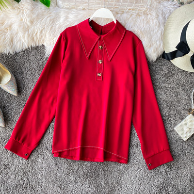 Klassikalise kraega lihtsa mudeliga vabaaja naiste särk