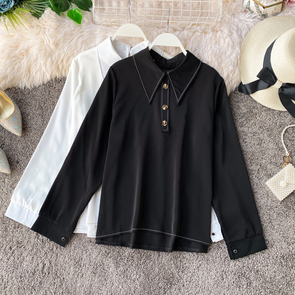 Klassikalise kraega lihtsa mudeliga vabaaja naiste särk