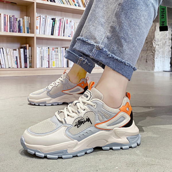 Paelte ja paksu tallaga meeste sporditossud