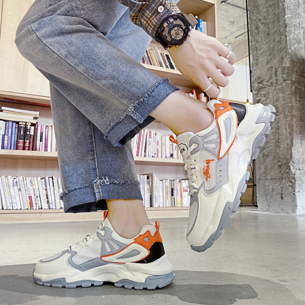 Paelte ja paksu tallaga meeste sporditossud