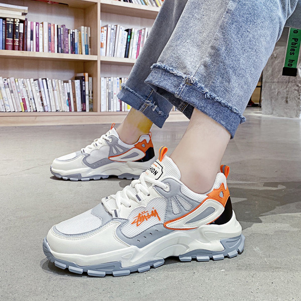 Paelte ja paksu tallaga meeste sporditossud