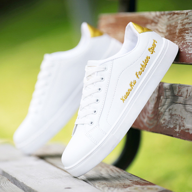 Sima férfi tornacipő modell hímzéssel