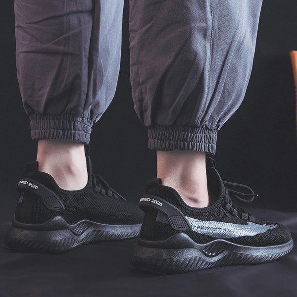 Férfi sportcipő anyagból