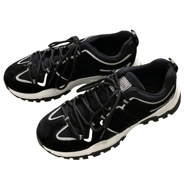 Sport és hétköznapi férfi tornacipők fűzővel