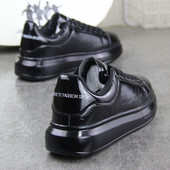 UUS meeste moodsate tossude mudel, millel on ökonahast läikiv efekt