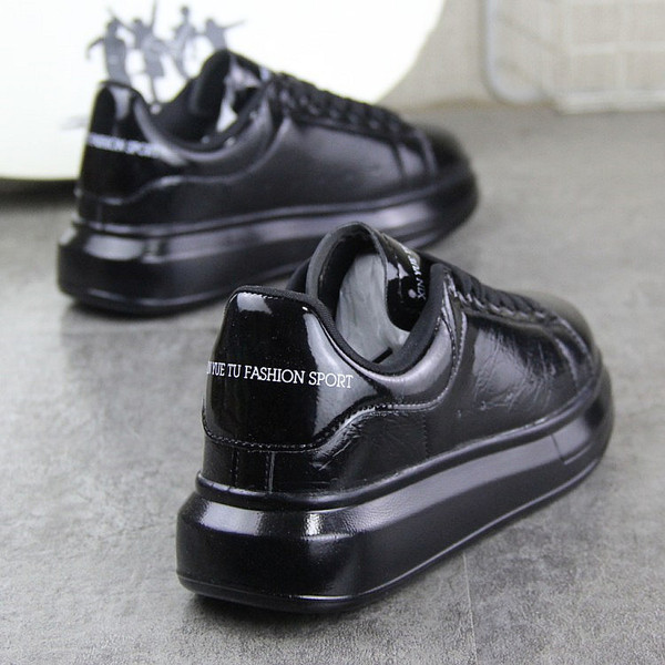 UUS meeste moodsate tossude mudel, millel on ökonahast läikiv efekt