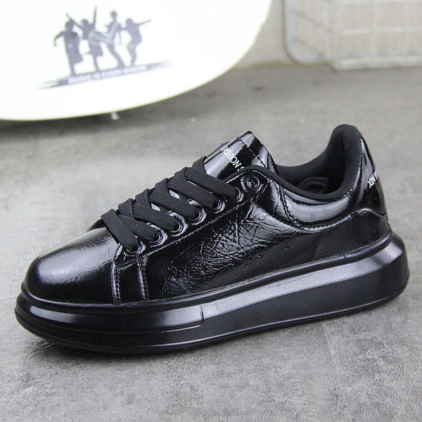 UUS meeste moodsate tossude mudel, millel on ökonahast läikiv efekt