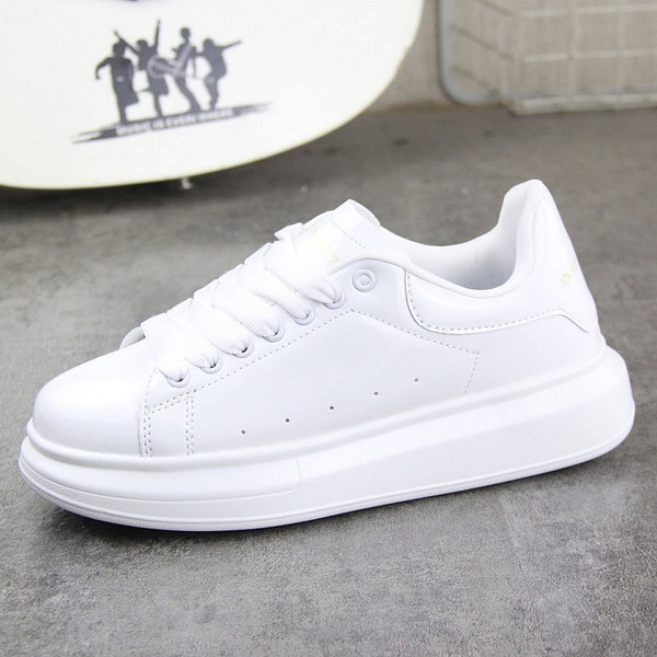 UUS meeste moodsate tossude mudel, millel on ökonahast läikiv efekt