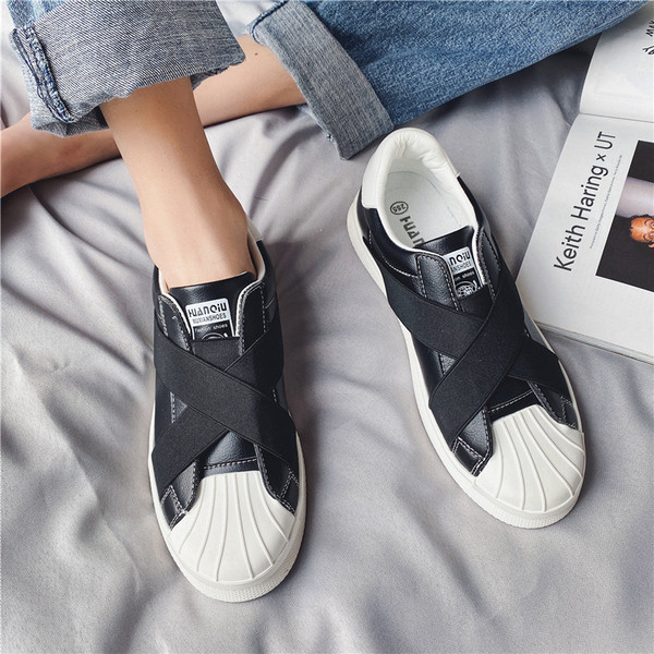 Eko-nahast valmistatud vabaaja rihmadega meeste tossud