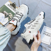 Férfi sportcipő fűzővel és hímzéssel