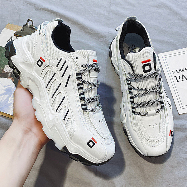 Férfi sportcipő fűzővel és hímzéssel