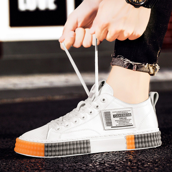 Mustrilise tallaga meeste nahast tossud