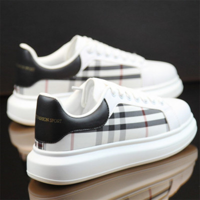 Ανδρικά αθλητικά παπούτσια με κορδόνια καρό