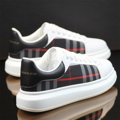 Ανδρικά αθλητικά παπούτσια με κορδόνια καρό