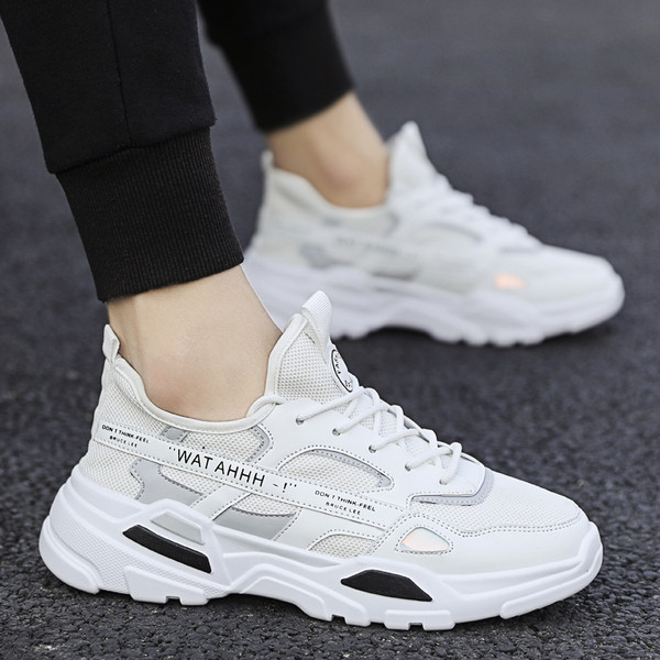 Alkalmi férfi hálós tornacipő feliratokkal