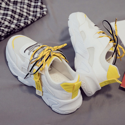 Férfi sportcipő fűzővel és fehér talppal