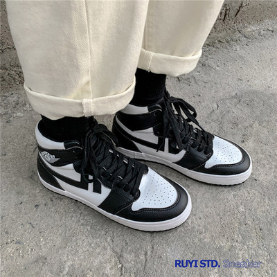 Férfi műbőr tornacipő és nyakkendő