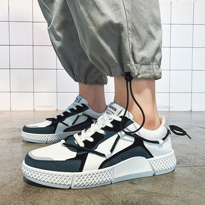 Alkalmi férfi tornacipő magas talppal és fűzővel