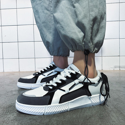 Alkalmi férfi tornacipő magas talppal és fűzővel