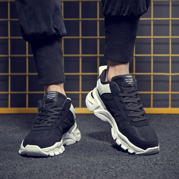 Sport és alkalmi sportcipők magas talppal és fűzővel