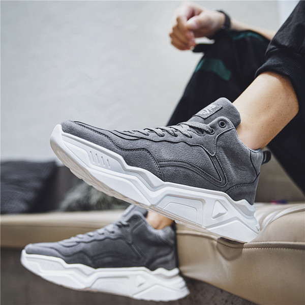 Aktuális férfi tornacipő eko bőrből, magas talppal