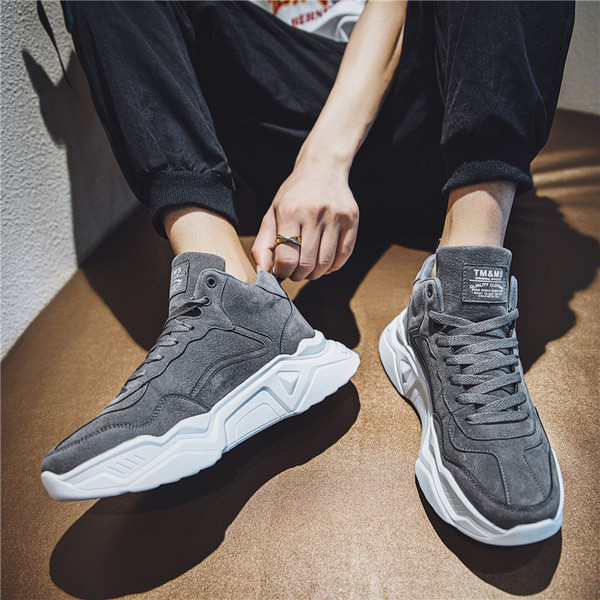 Aktuális férfi tornacipő eko bőrből, magas talppal