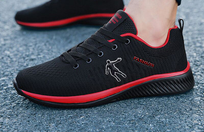 Meeste vabaaja tossud paelte ja võrguga