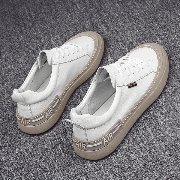 Casual αθλητικά παπούτσια από οικολογικό δέρμα με επίπεδη σόλα και επιγραφή