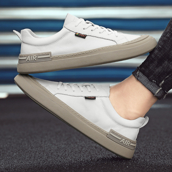 Casual αθλητικά παπούτσια από οικολογικό δέρμα με επίπεδη σόλα και επιγραφή