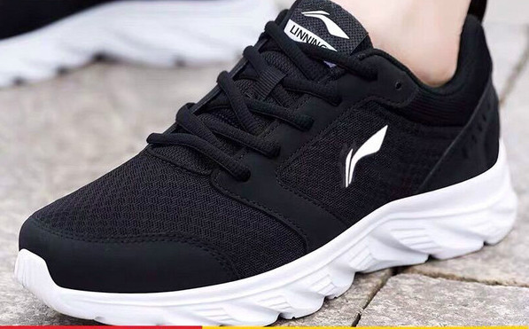 Férfi sportcipő több fűzős modell