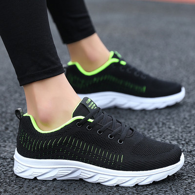 Ανδρικά πάνινα παπούτσια με πλέγμα και έμβλημα - δύο μοντέλα