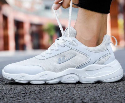 Ανδρικά αθλητικά παπούτσια με τραχιά σόλα και κορδόνια σε δύο χρώματα