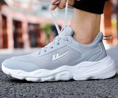 Ανδρικά αθλητικά παπούτσια με τραχιά σόλα και κορδόνια σε δύο χρώματα