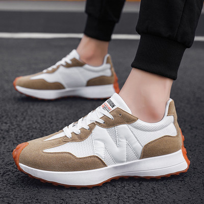 Ανδρικά αθλητικά παπούτσια με επίπεδη σόλα από οικολογικό σουέτ