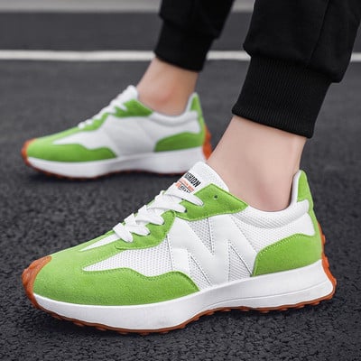 Ανδρικά αθλητικά παπούτσια με επίπεδη σόλα από οικολογικό σουέτ