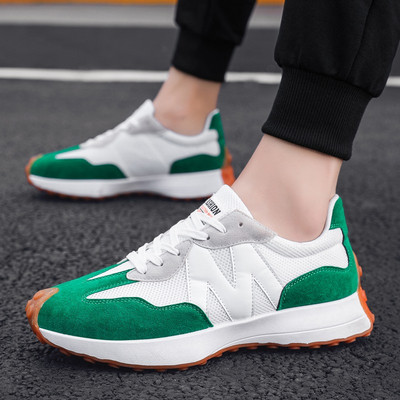 Ανδρικά αθλητικά παπούτσια με επίπεδη σόλα από οικολογικό σουέτ