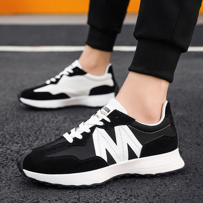 Ανδρικά αθλητικά παπούτσια με επίπεδη σόλα από οικολογικό σουέτ