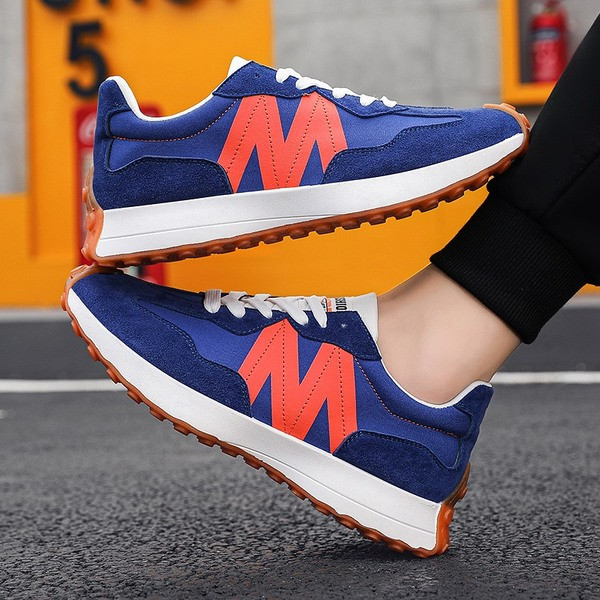 Ανδρικά αθλητικά παπούτσια με επίπεδη σόλα από οικολογικό σουέτ