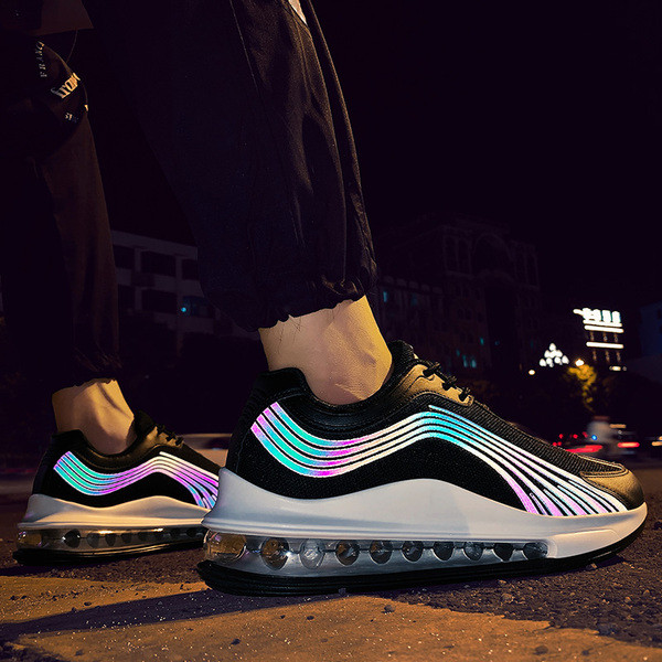 Uus mudel õhukambritega meeste tossud